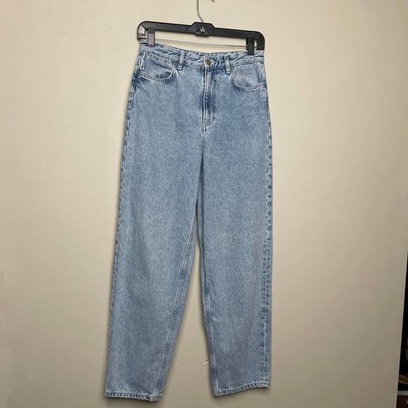 COS Denim - COS Tapered Leg High Rise Light Wash Mom Jeans Ankle Length 100% Cotton 26